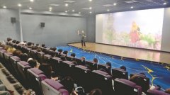 学校有良多课程大